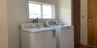 Welcome home to 933 Beck St! Gallery 20