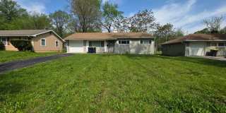 Charming 3-Bedroom Retreat with Spacious Backyard! Gallery 1