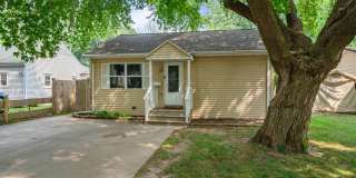 UPDATED 3 BR/1 BATH CENTRALLY LOCATED IN GREEN BAY Gallery 1