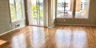 Gorgeous Queen Anne View Condo Gallery 9
