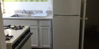 879 Oak Street Gallery 5