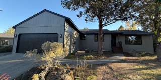 3 Bedroom / 2 Bathroom Home in NE Bend. Gallery 1