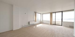 Stunning Queen Anne south slope condo with parking Gallery 8