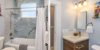 Russian Hill: Remodeled Top Floor Condo w/ Laundry in-unit & Garage Parking Included Gallery 9