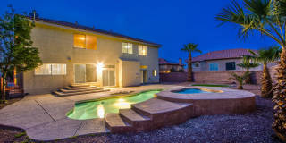 Beautiful 5 bedroom 4.5 bath home with large basement in gated community! Gallery 57