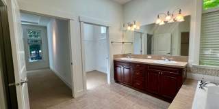Spacious Home on Golf Course  - All Bedrooms En Suite Gallery 19