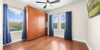 Stunningly Beautiful and Stylish Garage Apartment ~ Gallery 15