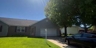 Single Family Home in Germantown Hills with Pool 3 BR / 4BA Gallery 1