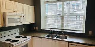 Charming Condo in Terrific Waterfront Location Gallery 8