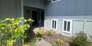 Blue Heron Townhome - Split Level 2 Bedroom located near Winslow Gallery 5