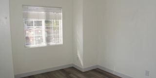 Charming 2-Story, 4 Bd 3 Ba Unit Near Downtown San Diego – 92113 Gallery 9