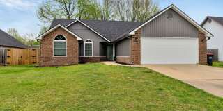 3 Bed 2 Bath home Just Mins Away from Lake Fayetteville and I-49 Gallery 1