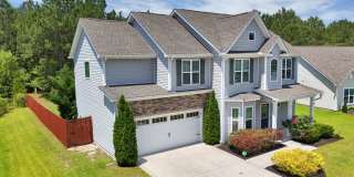 4 bedroom 2.5 bathroom home close to beaches, shopping, and Marine Corps Bases. Gallery 1