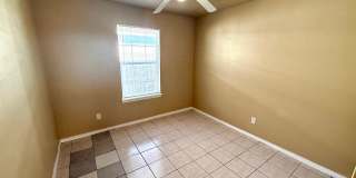 **MOVE IN SPECIAL** Charming 3-Bedroom Home Near St. Mary’s University & Loop 410 Gallery 10