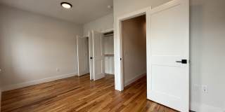 160 Main St Gallery 28