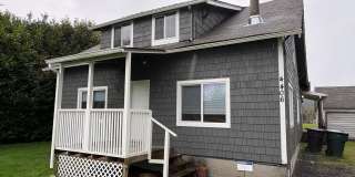 Unique 5 bedroom home with a large yard! Gallery 1