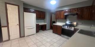 Unique Lyndon area 4 bedroom home with multiple common areas Gallery 18