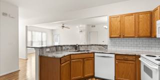 Maple Crossing Condo – Comfort, Convenience & Location Maple Crossing Condo – Comfort, Convenience & Location Gallery 3