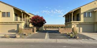 Stunning Updated 3BR/2.5BA Townhome with 2-Car Garage In Manteca Gallery 1