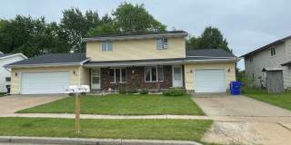 1825 - 1827 W Brewster St Gallery 1