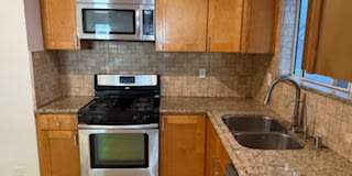 442 N Hollywood Way Gallery 11