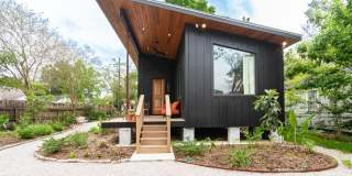 CHARMING, MODERN, CUSTOM HOME IN MID-CITY FOR RENT Gallery 42