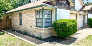 MUST SEE! Spacious Duplex With Garage & Google Fiber Access! Gallery 1