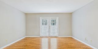 UNCG Area – Chancellors Court Townhomes. Walk to Campus and just minutes to Downtown! Gallery 15