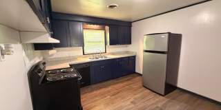 Nice 2 BR/1 Bath Duplex - Covered Parking & Large Backyard Gallery 8