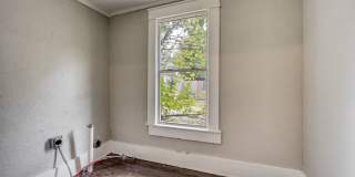 Freshly Updated 2 Bedroom House Gallery 13