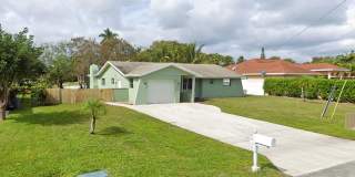 Lakeview Florida Room & Fenced Yard – 3BR Gem Gallery 1