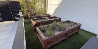 505 S Barrington Ave unit: 106 Gallery 20