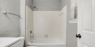 3 bedroom 2 bath home in Village Green Gallery 23