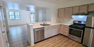 Premier City Living 2 Bed 1.5 Bath Townhouse with off street parking! Available immediately! (South Side Flats) Gallery 1