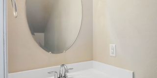 Clean and Comfortable 3 bed 2 bath with loft! Gallery 11