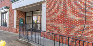 101 S QUEEN Street Gallery 13
