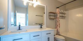 $3,150 / 2br - 874ft2 - Contemporary and Updated 2BR/2BA/2PKG in Palm Court a Gated Community (Ewa Beach) Gallery 21