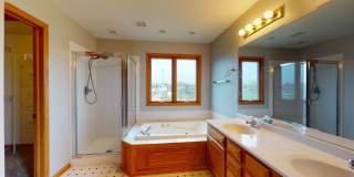 Beautiful Home - Available Augst 2026 Gallery 18