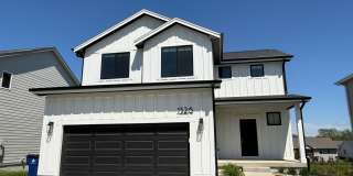 Luxurious Home - Gorgeous Pond View! Gallery 1