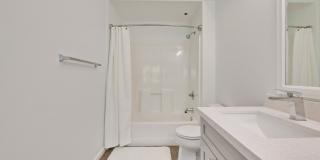 Excellent 2 Bed 2 Bath Condo - Completely Remodeled! Gallery 42
