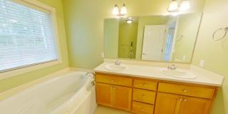 Large Beautiful Home in the Hills Gallery 14