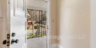 1921 Reynolds Street Gallery 9