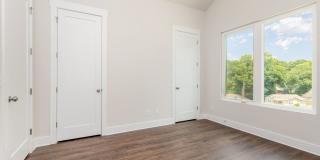 Beautiful 3BR 2.5BA Townhome w/ Full Appliance Kitchen • Garage Parking • Ultra-Modern Gallery 19