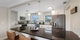 Charming 3BR House in Cape Coral - Gulf Access Canal - No Bridges Gallery 1