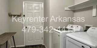 Stylish 3 Bed / 2 Bath with Open Layout & Backyard Retreat Gallery 7