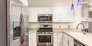 Bright first-floor Pinebrook Pointe condo Gallery 4
