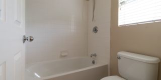 PRIME CORNER UNIT WITH CENTRAL AC!!! 3BR, 2.5BA WITH 2-CAR GARAGE Gallery 18