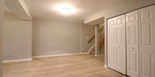 43673 SCARLET Square Gallery 24