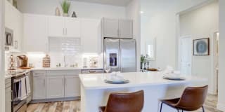 Larkspur Creekside Age 55+ Apartment Homes Gallery 6