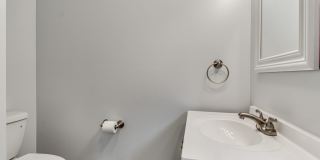 Beautiful Newly Renovated 3 Bedroom 2 Bathroom (Bloomfield) Gallery 1